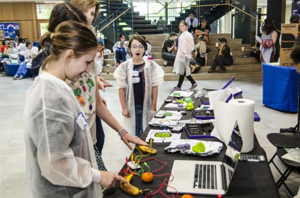 Expanding Your Horizons Introduces Middle School Girls To Stem Biology